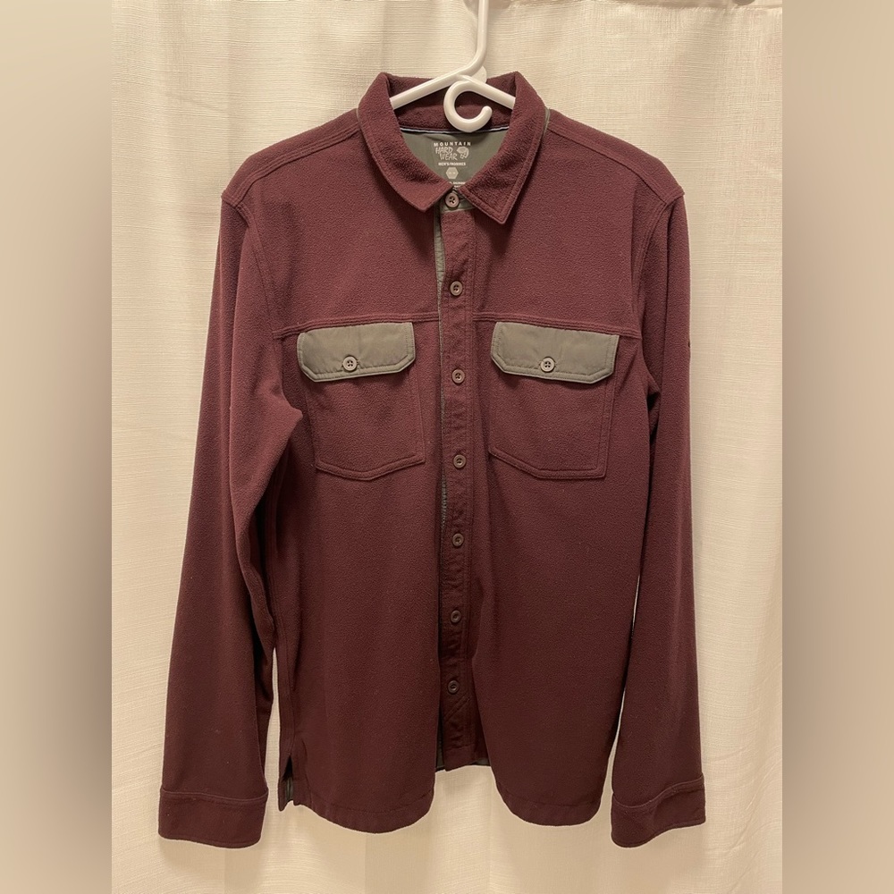 Men’s Mountain Hardwear fleece shirt